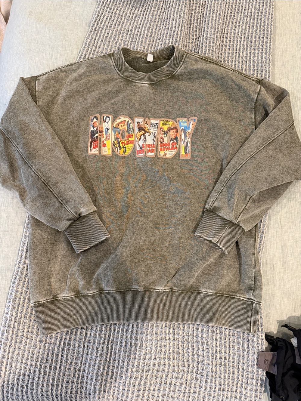 Howdy Vintage-Style Gray Crewneck Sweatshirt